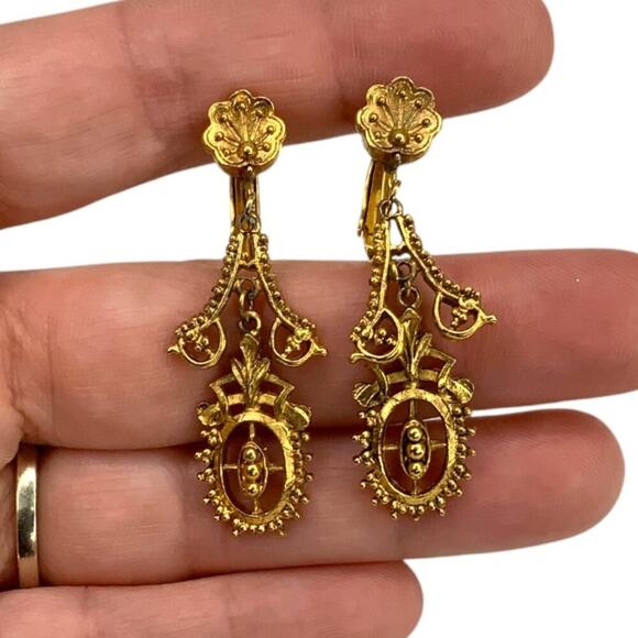 Vintage ART Dangle Gold Tone Clip On Earrings - Picture 1 of 5